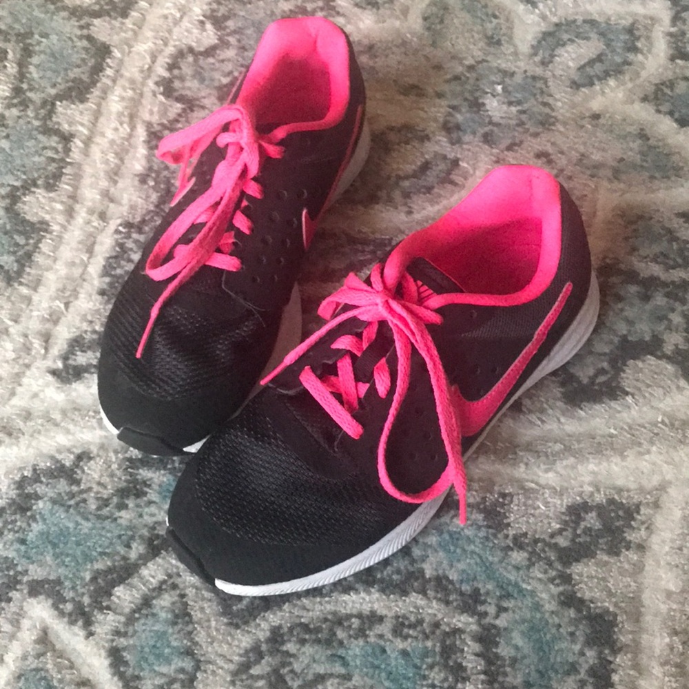 Girls Nike shoes size 3Y- pink & black